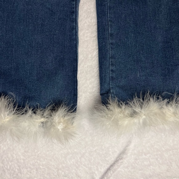 High waisted feather bottom jeans - Picture 3 of 4